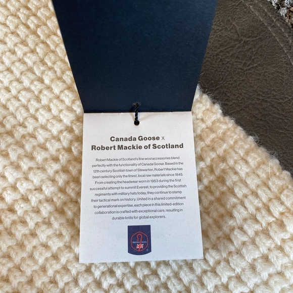 Canada Goose x Robert Mackie Waffle Infinity Loop Scarf - Ivory - Picture 8 of 13